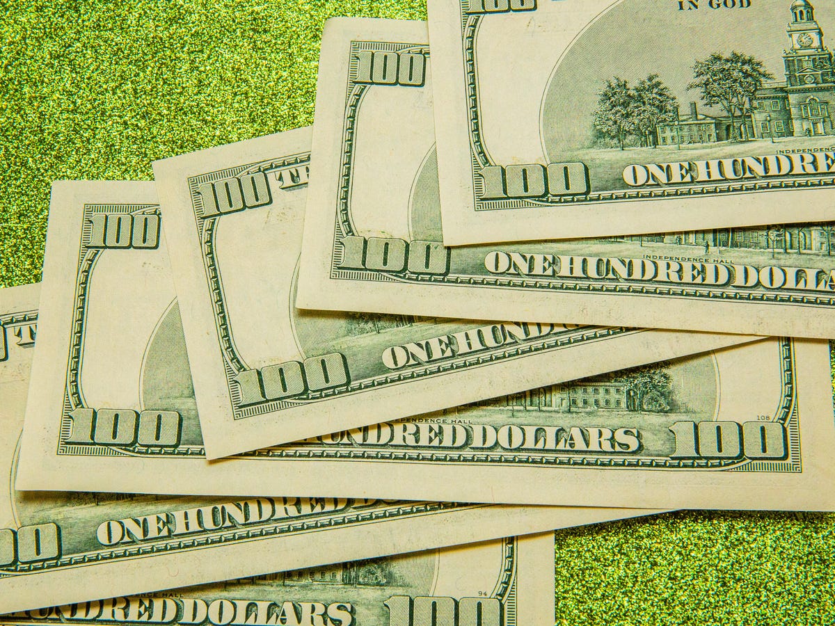 Pila de Tiempos antiguos Duplicación SSDI Payment for November: When Will You Get Your Money? - CNET
