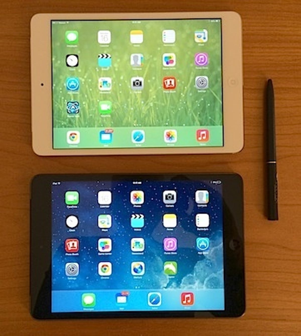 Original iPad Mini (top) and iPad Mini Retina.