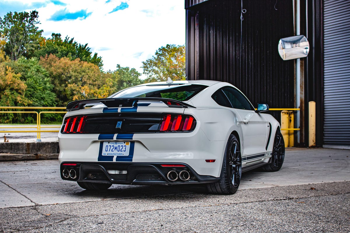 2020-ford-mustang-shelby-gt350-heritage-edition-4