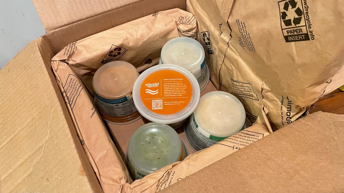 box of splendid spoon soups and smoothies
