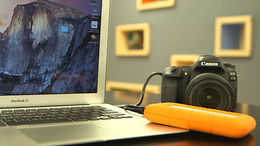How to back up photos when traveling