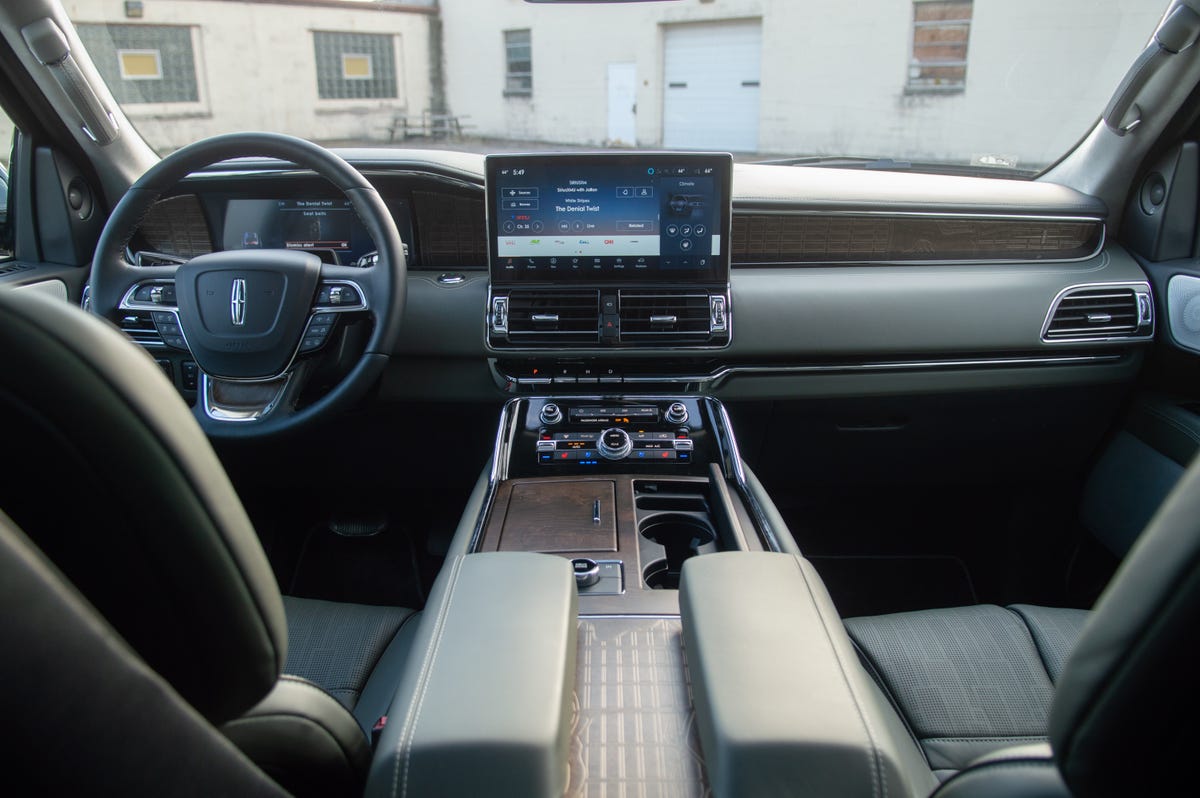 2022 Lincoln Navigator dashboard overview