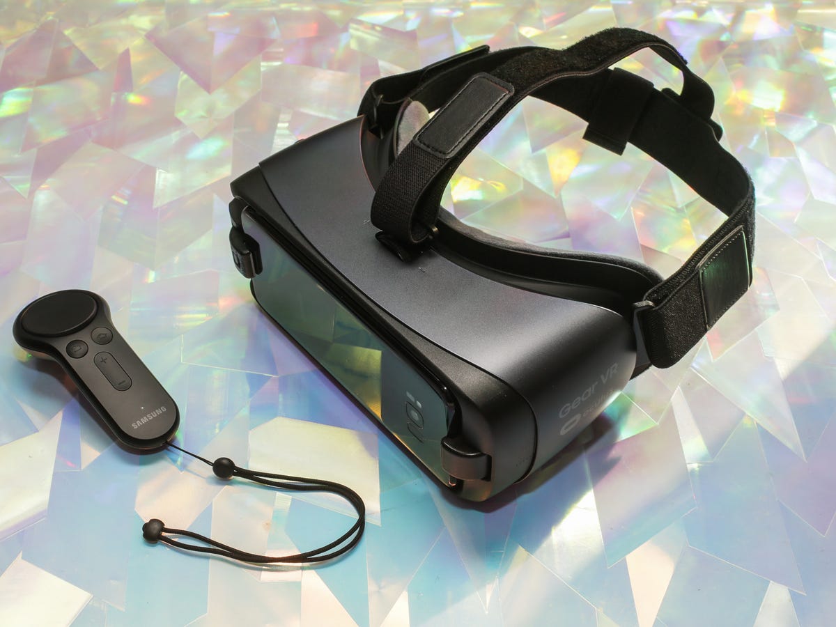 indsprøjte Lull Dyster Samsung Gear VR (2017) review: Samsung Gear VR's best feature isn't the  Galaxy S8, it's the controller - CNET