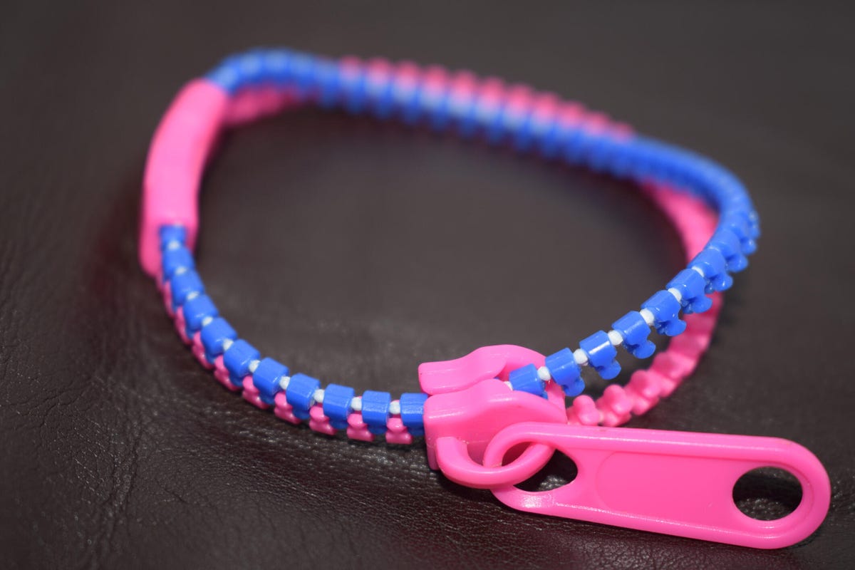 Plastic zipper bracelet