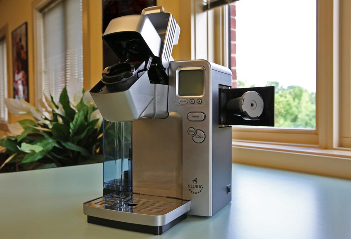 Keurig K200 review: Keurig's new compact coffeemaker makes a splash in  fresh kitchen-friendly colors - CNET