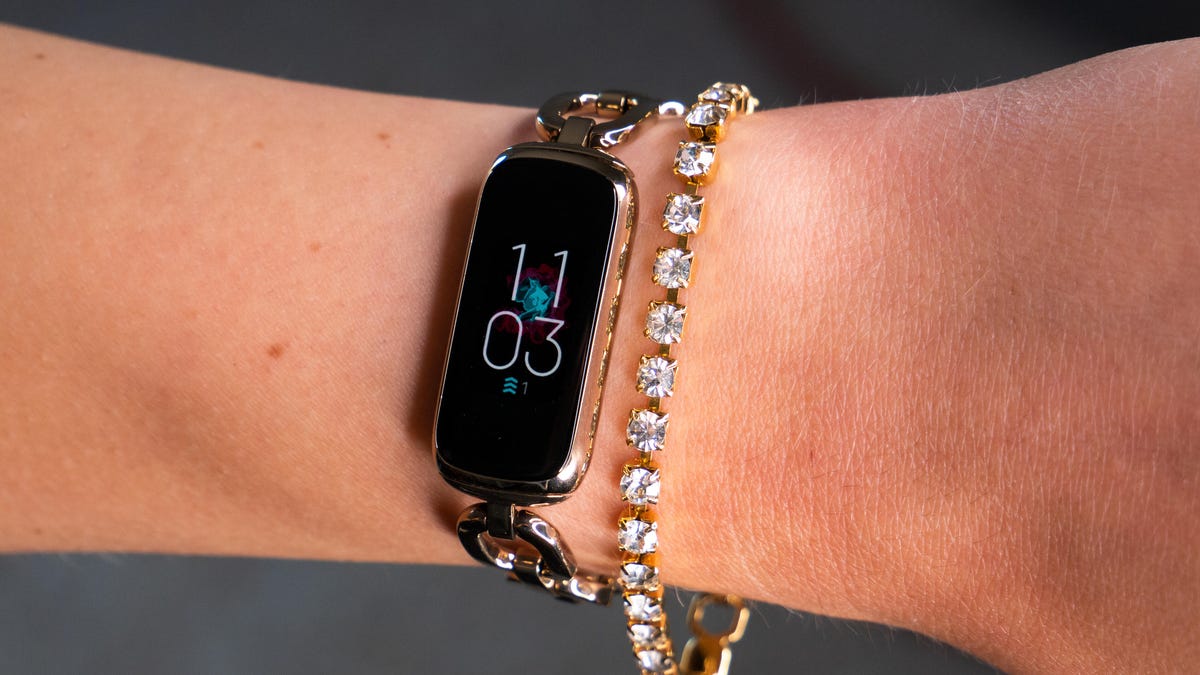 Fitbit Luxe review: A tiny fitness tracker that punches above its