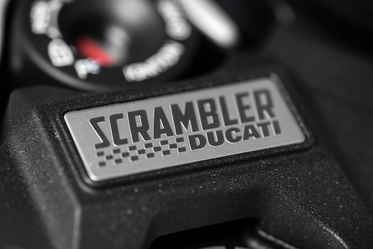 scrambler-cafe-racer-24-uc67981-high
