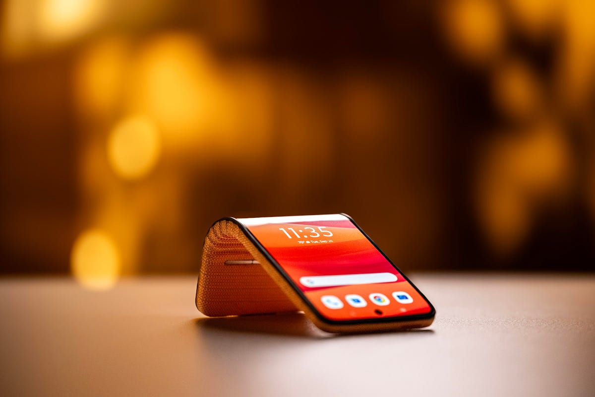 Motorola bendable: il nuovo smartphone da mettere al polso come un bracciale