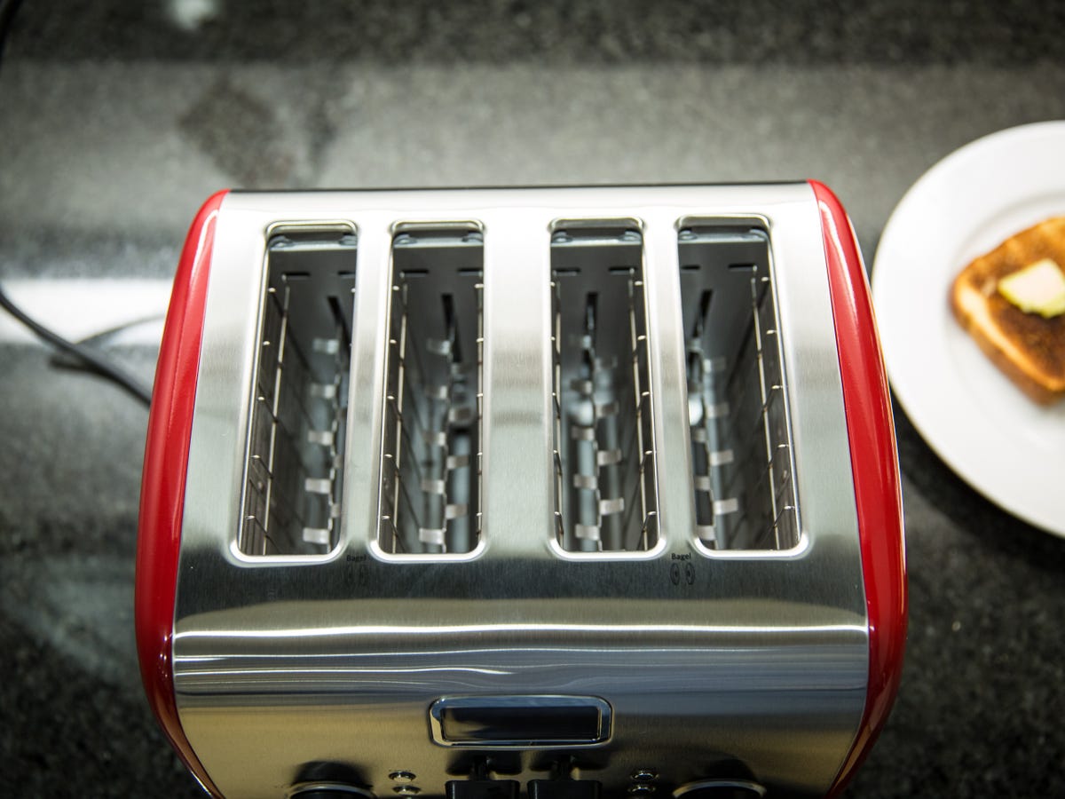 Udlænding musikalsk Andre steder KitchenAid 4-Slice Manual Toaster review: Make toast slowly, with retro  looks - CNET