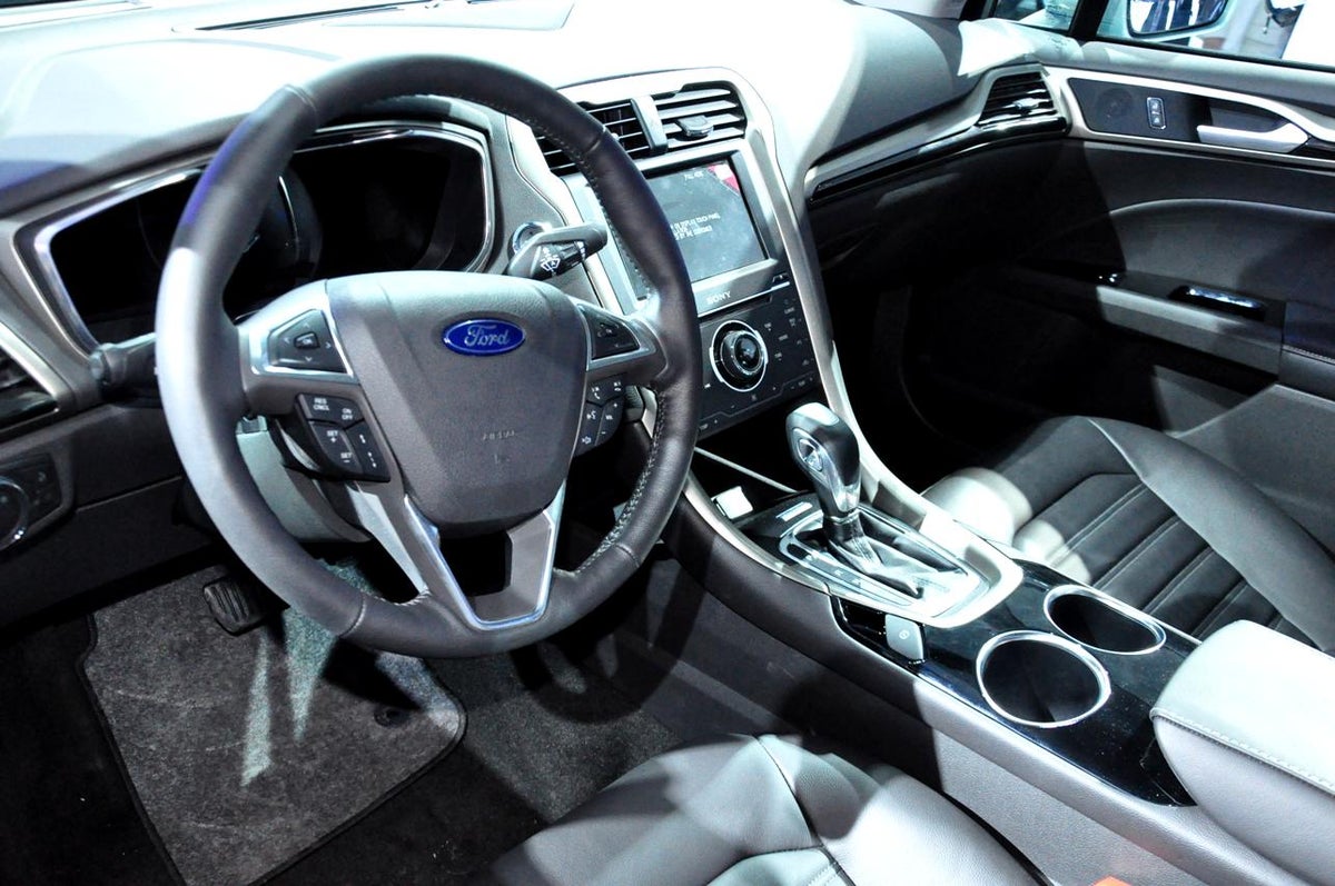 2013_Ford_Fusion_interior1.JPG