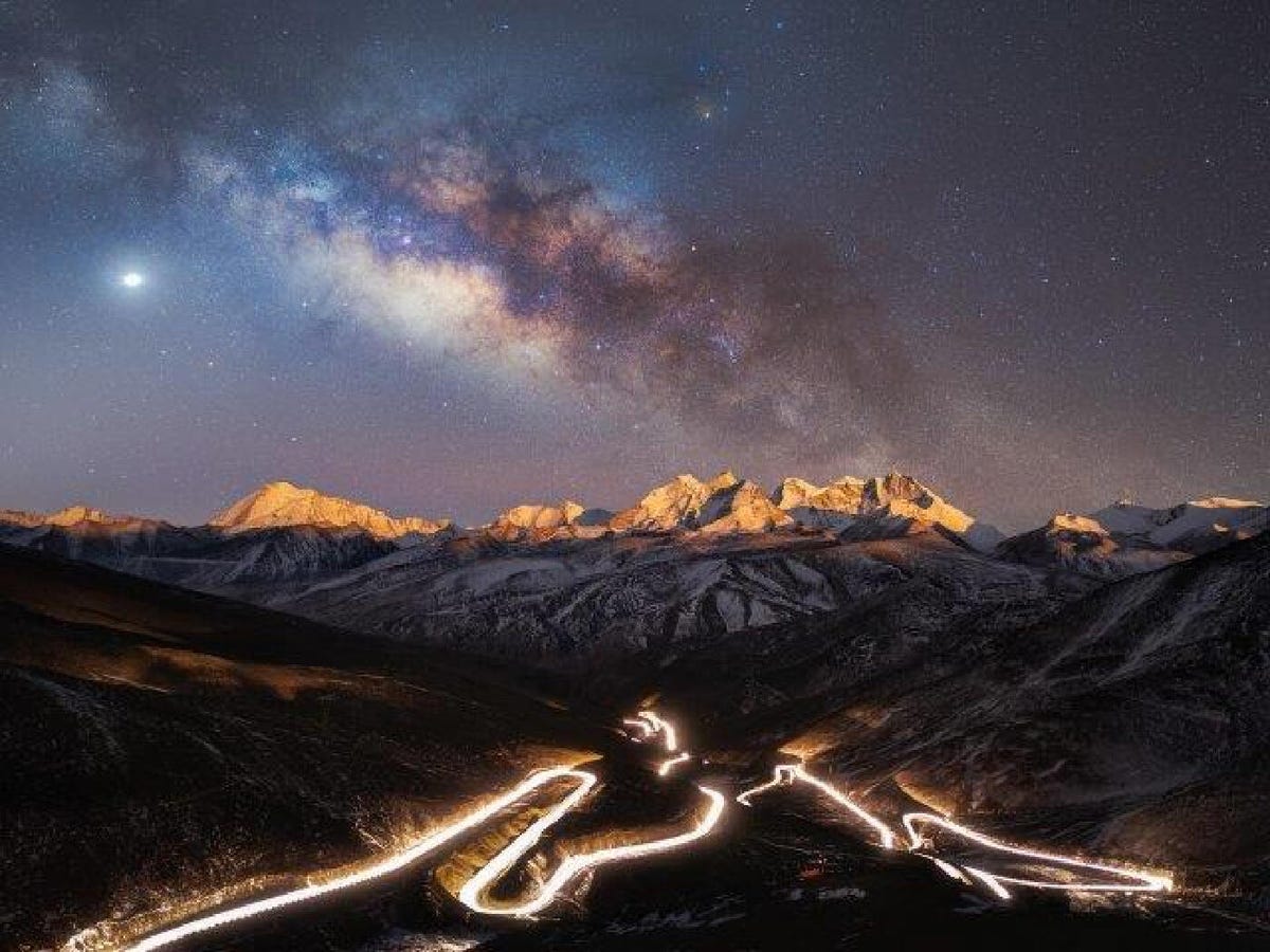 cr-ps-23174-43-the-starry-sky-over-the-worlds-highest-national-highway