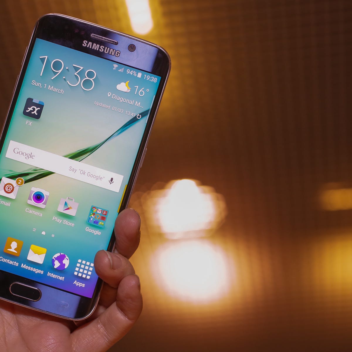 Administración Suposición estómago Samsung Galaxy S6 Edge review: Striking curved design makes this the S6 to  crave - CNET