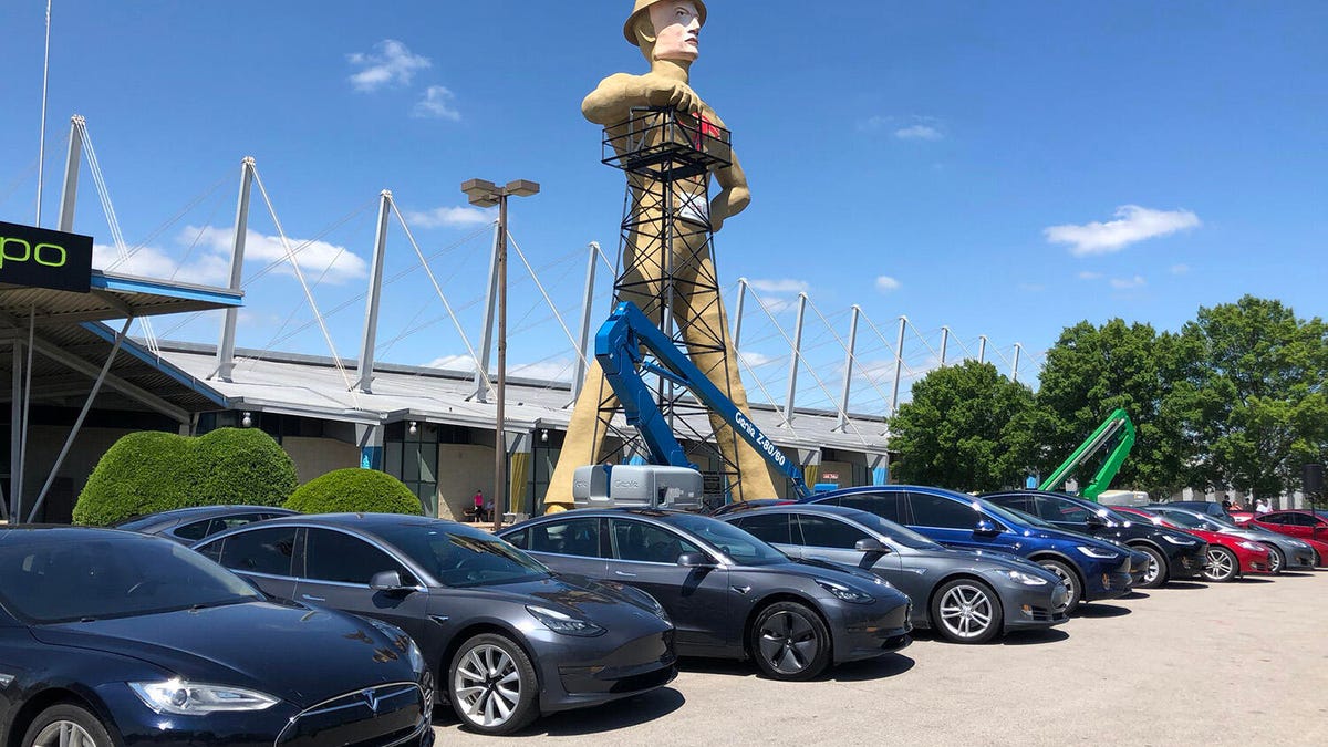 Tulsa Golden Driller Statue with Elon Musk's face