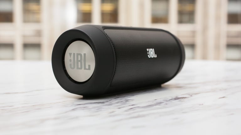 Sindssyge Fyrretræ Lige JBL Charge 2 review: A long-lasting Bluetooth speaker that can juice up  your gadgets, too - CNET