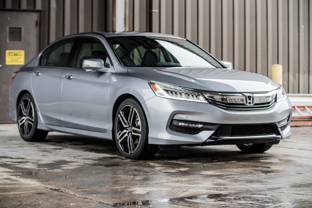 2017 Honda Accord Touring has sharp looks and is quick with a V6 - CNET