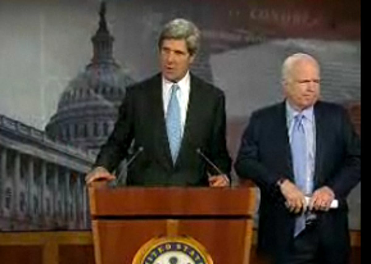 Senators John Kerry and John McCain at press conference announcing privacy legislation
