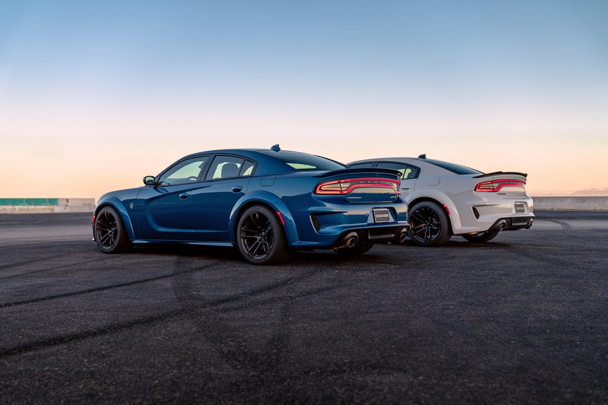 2020-dodge-charger-scat-pack-and-hellcat-widebody-16