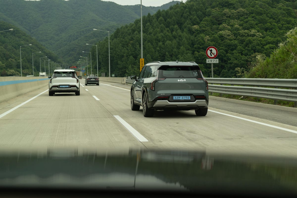 two Kia EV9s on a stretch of Korean highway