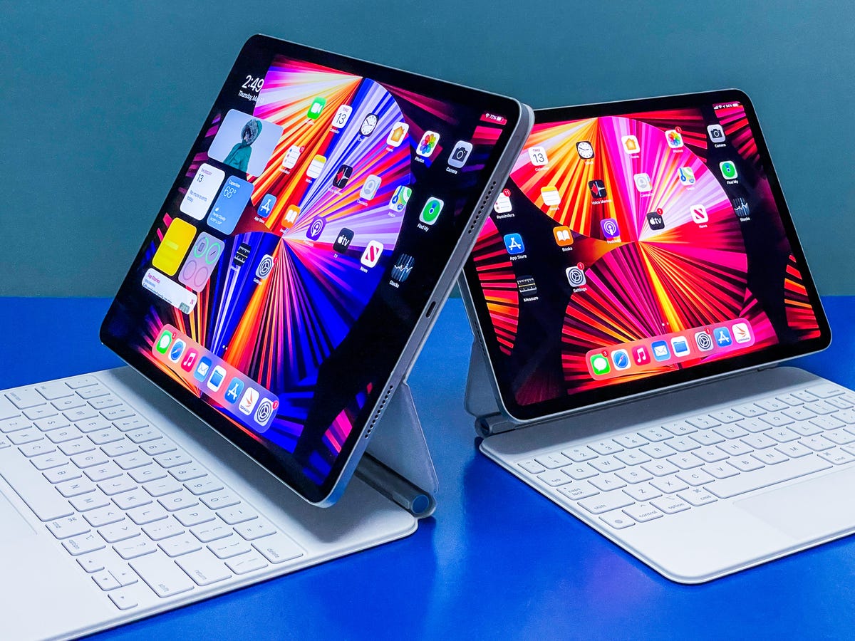 Apple iPad Pro M1, two models side by side with keyboards