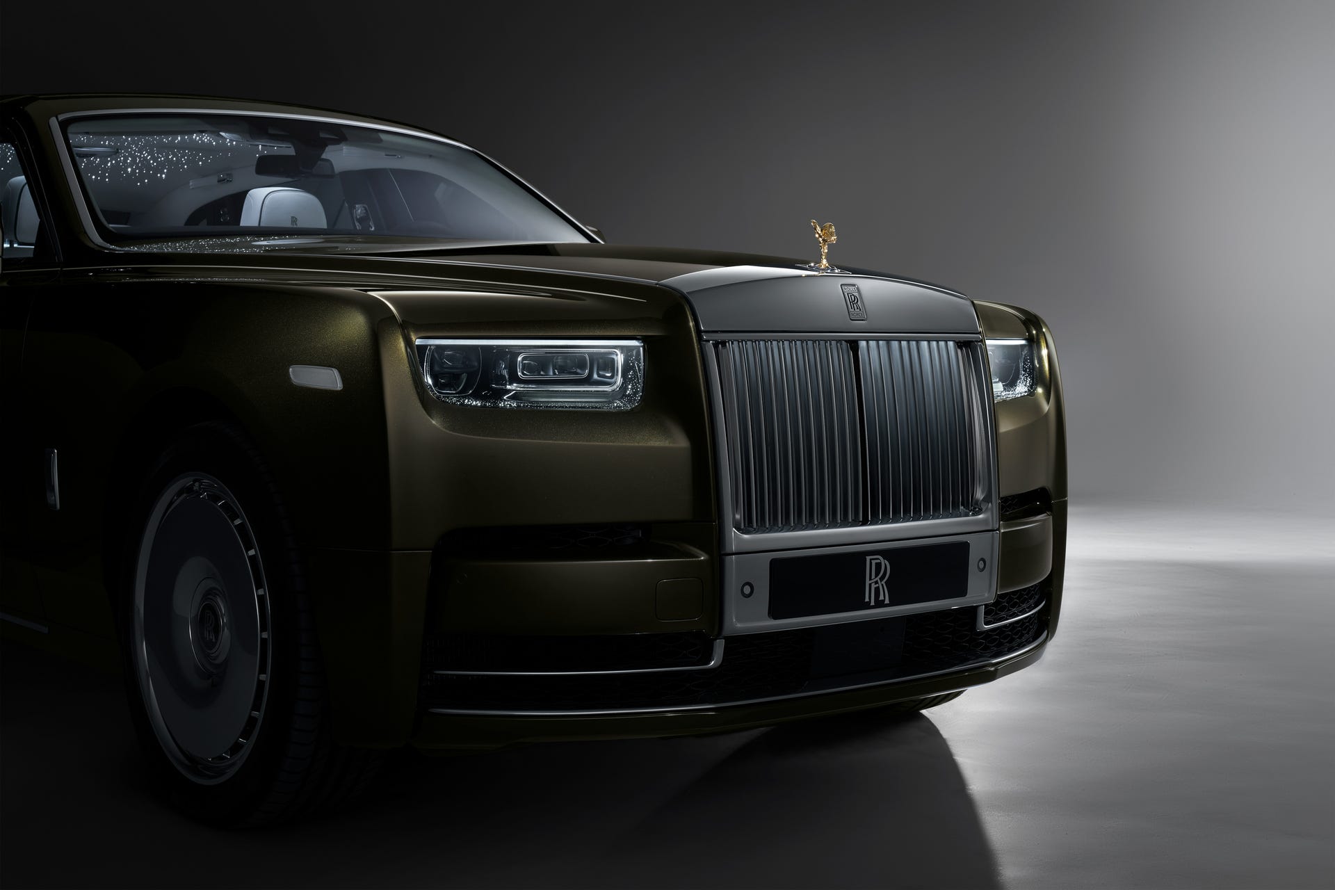 Rolls-Royce Refreshes Phantom With Sparkly Headlights, Disc Wheels