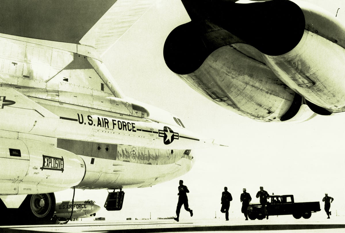 Strategic Air Command B-52 combat crew races to aircraft