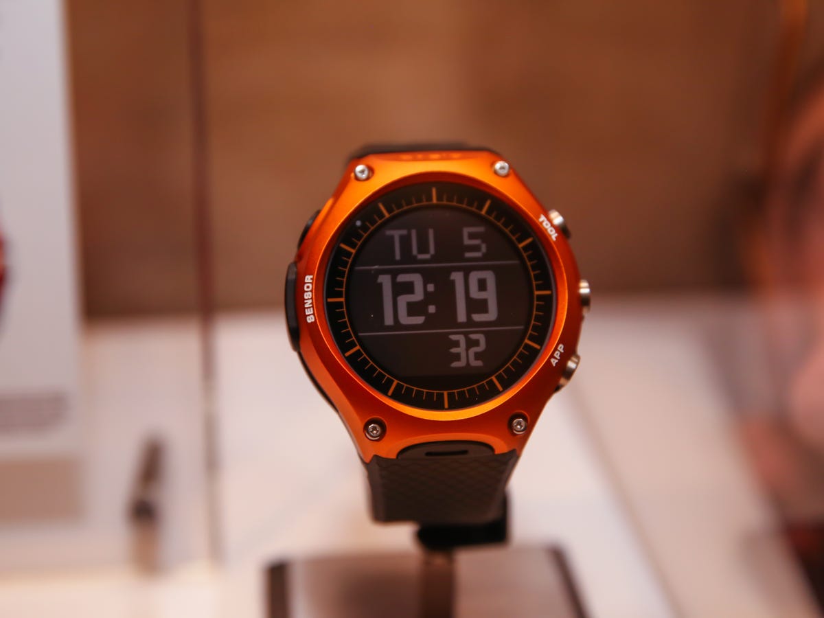 casio-wsd-f10-android-wear-smart-watch-product-photos-2.jpg