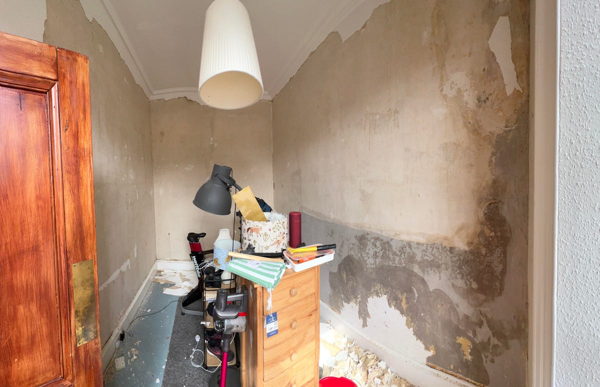 Image showing room with wallpaper removed.