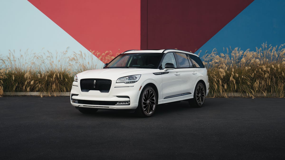2022-lincoln-aviator-with-new-jet-package-01