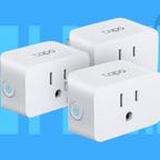 Three TP-Link Tapo mini smart plugs are displayed against a blue background.