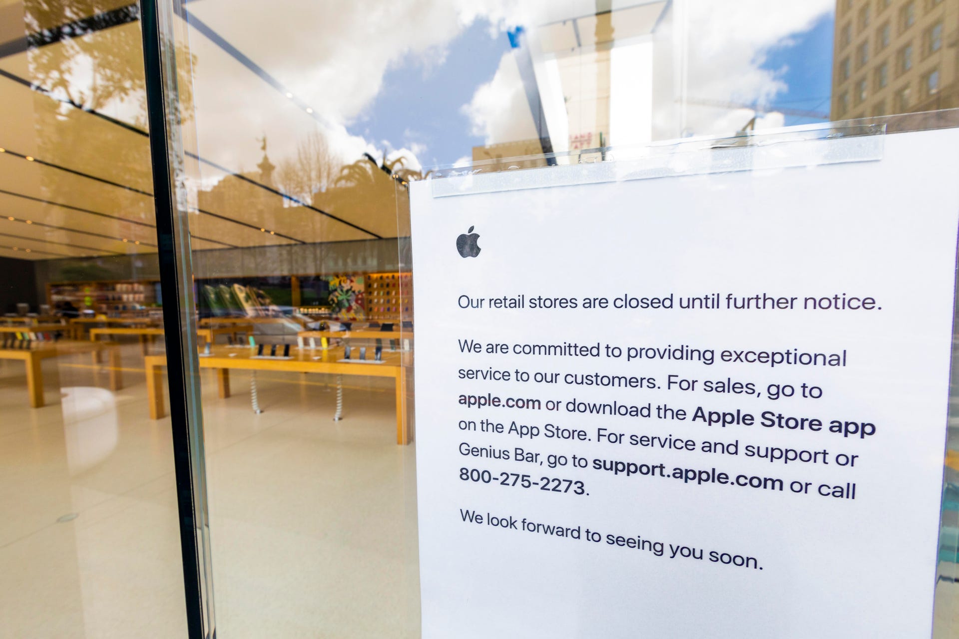 Apple Store closure note