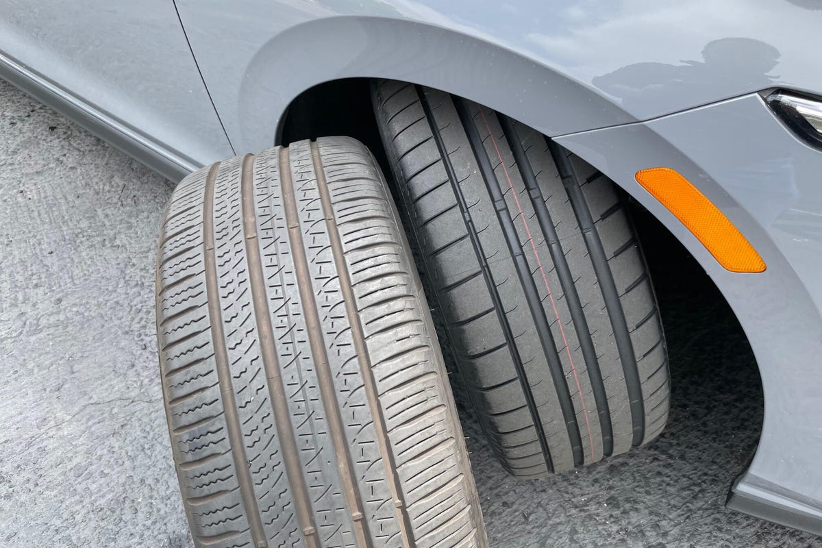 2022 Volkswagen Golf GTI tires
