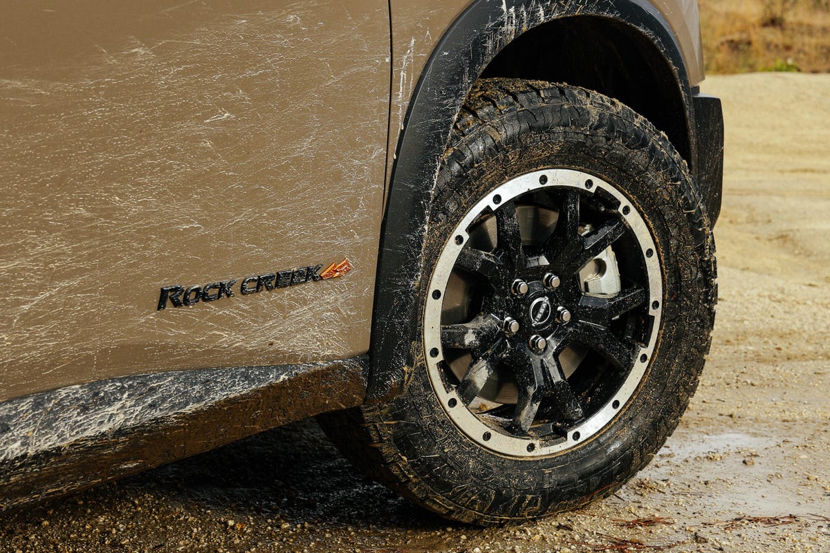 2023 Nissan Pathfinder Rock Creek 18-inch wheel and all-terrain tire