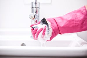 How to Effectively Clean Your Bathroom in 10 Minutes or Less     - CNET