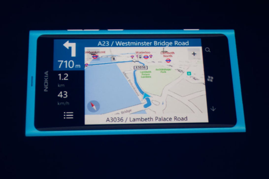 Nokia Drive software can give navigation instructions by voice.