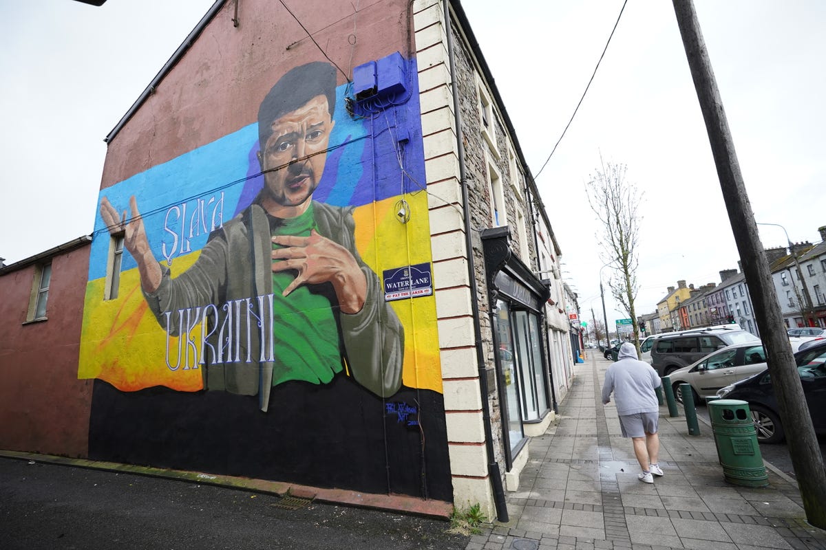 On April 5, people in Granard, Ireland, pass a mural of Ukrainian President Volodymyr Zelenskyy, by artist Phil Atkinson.