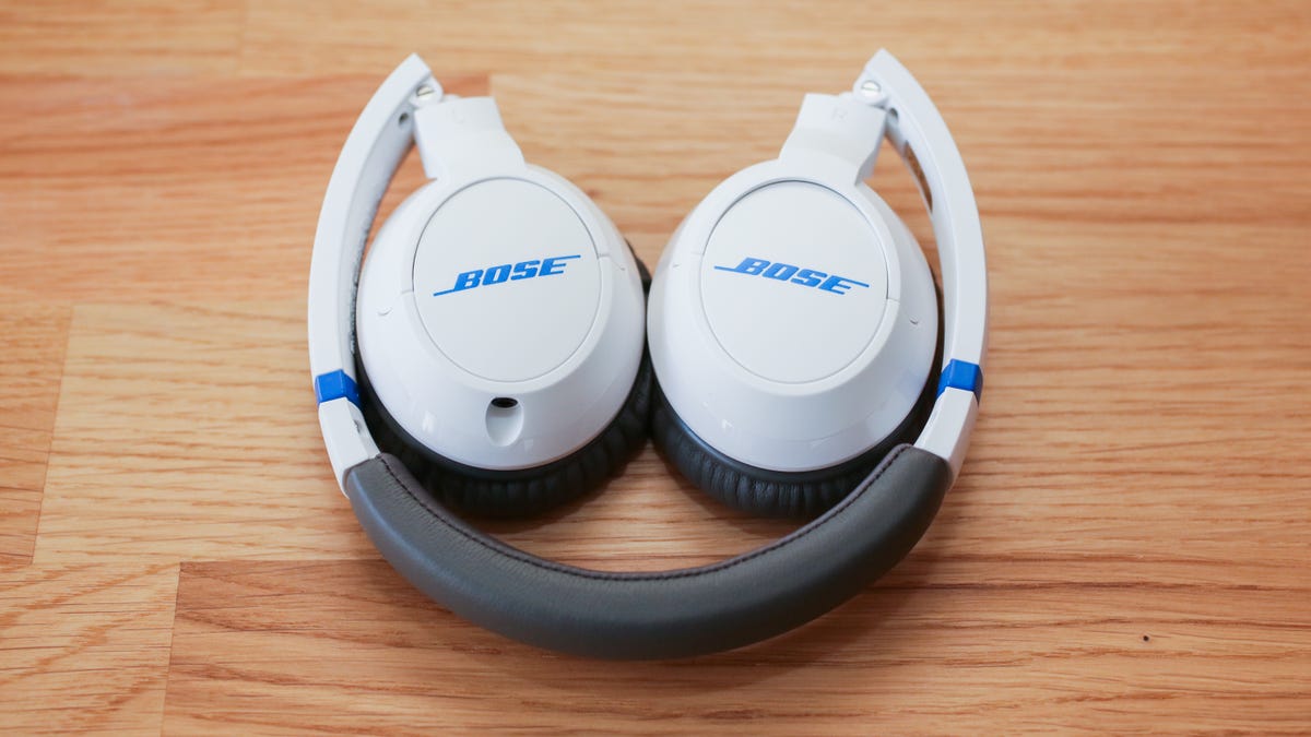 06bose-soundtrue-on-ear-headphones-product-photos.jpg