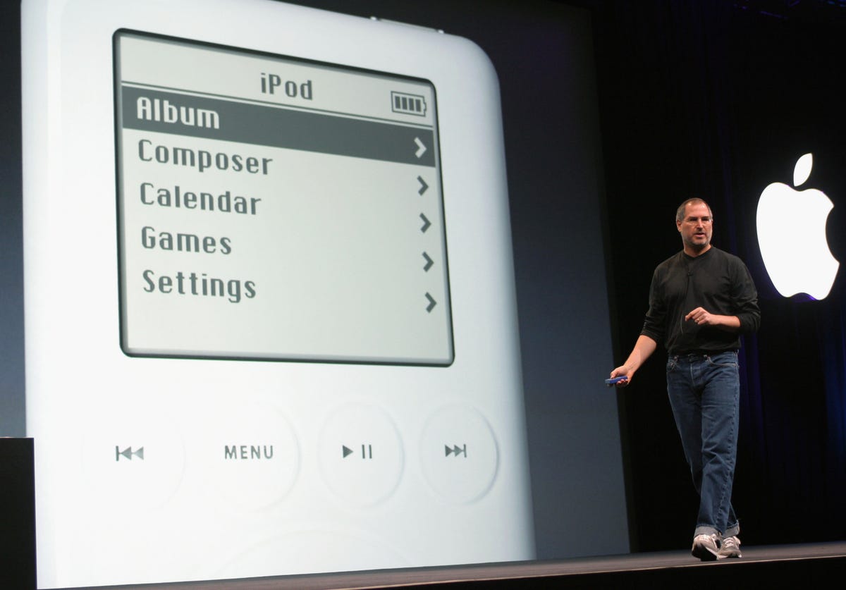 Steve Jobs introduces the original iPod