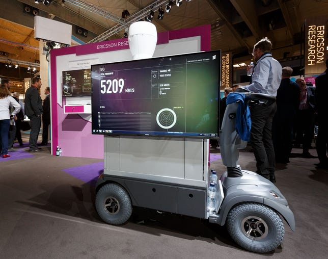 Ericsson showed a wireless radio link with prototype 5G networking technology at Mobile World Congress. The equipment could sustain data transfer rates of 5.8Gbps between the base station antenna in the upper left and the receiver on the cart.