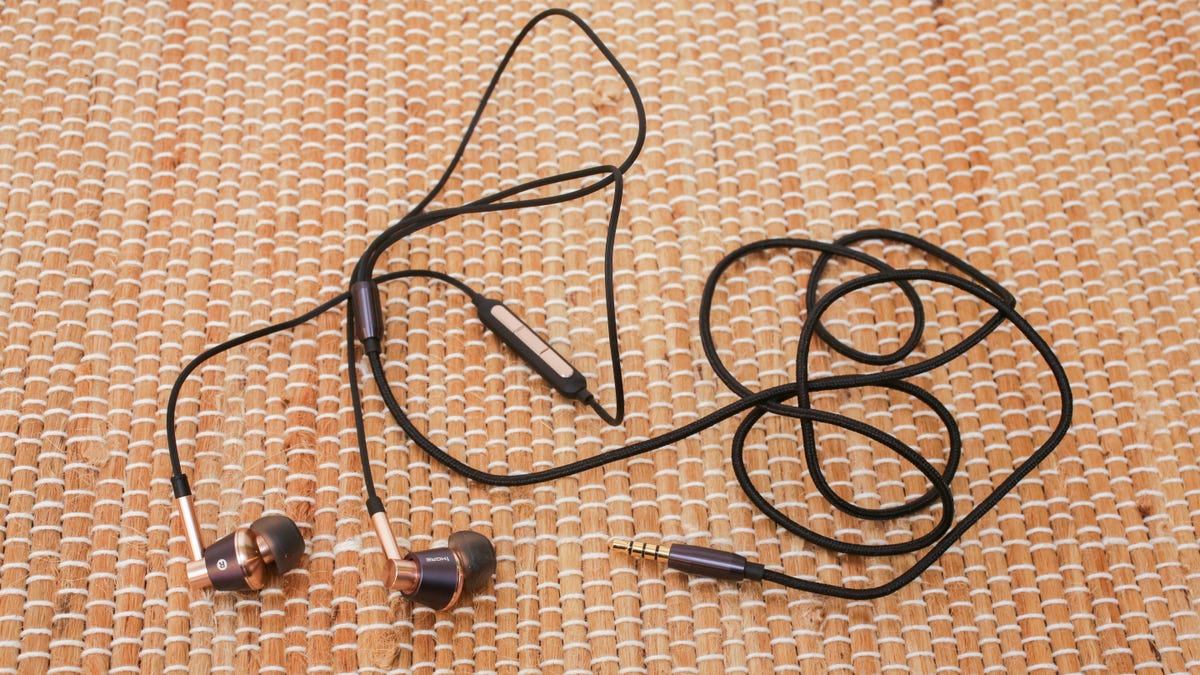 1more-triple-driver-in-ear-headphones-07.jpg