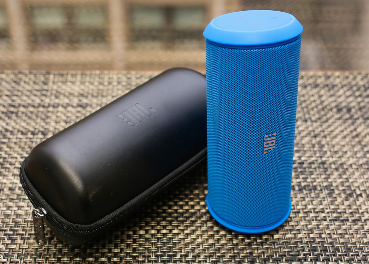 med uret sigte Grudge JBL Flip 2 portable Bluetooth speaker review: Top portable speaker takes it  up a notch - CNET