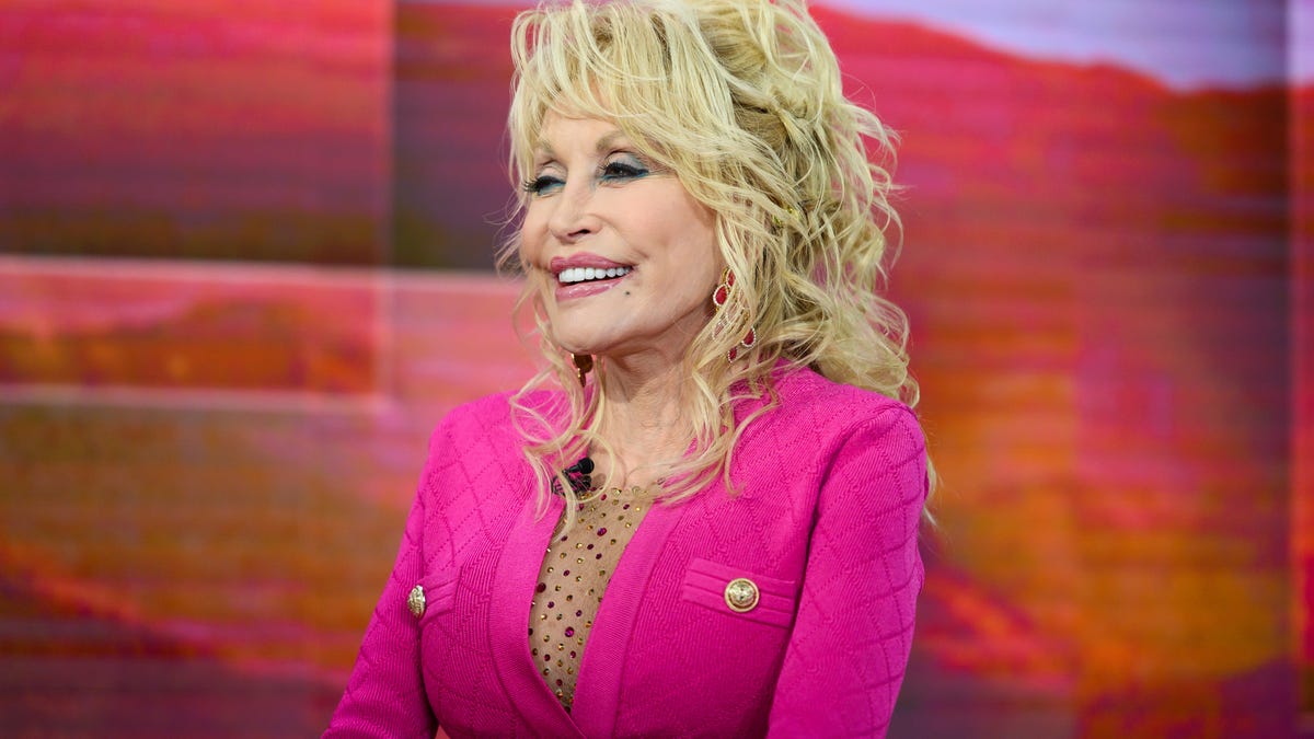 Dolly Parton, smiling