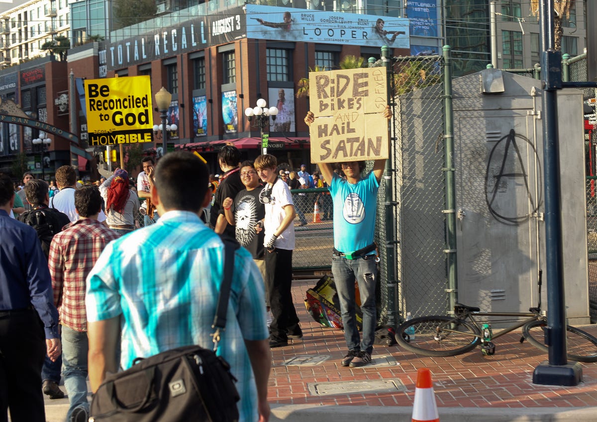 SDCC12_counter-protest.jpg