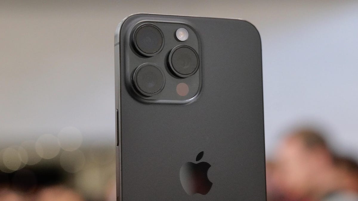 I Held iPhone 15 Pro and Pro Max: First Thoughts on Titanium Frame, 5x Zoom  Camera, Action Button - CNET