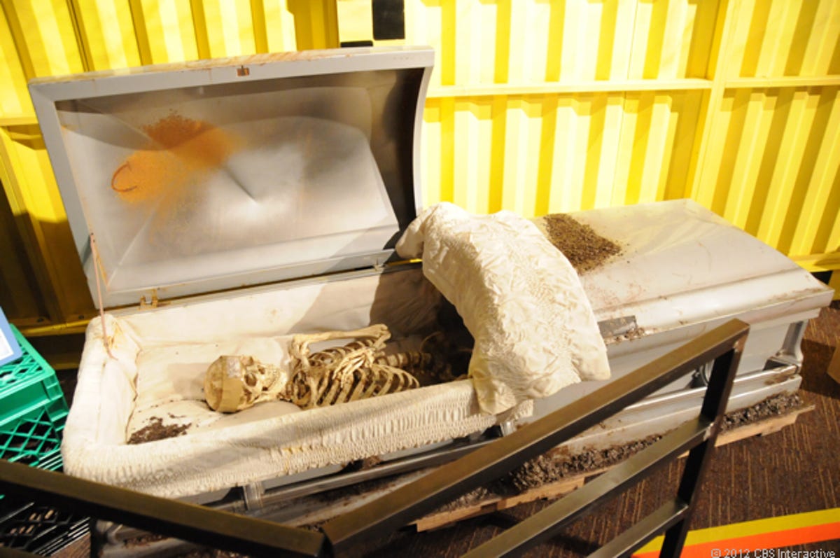 Buried_Alive_Coffin.jpg