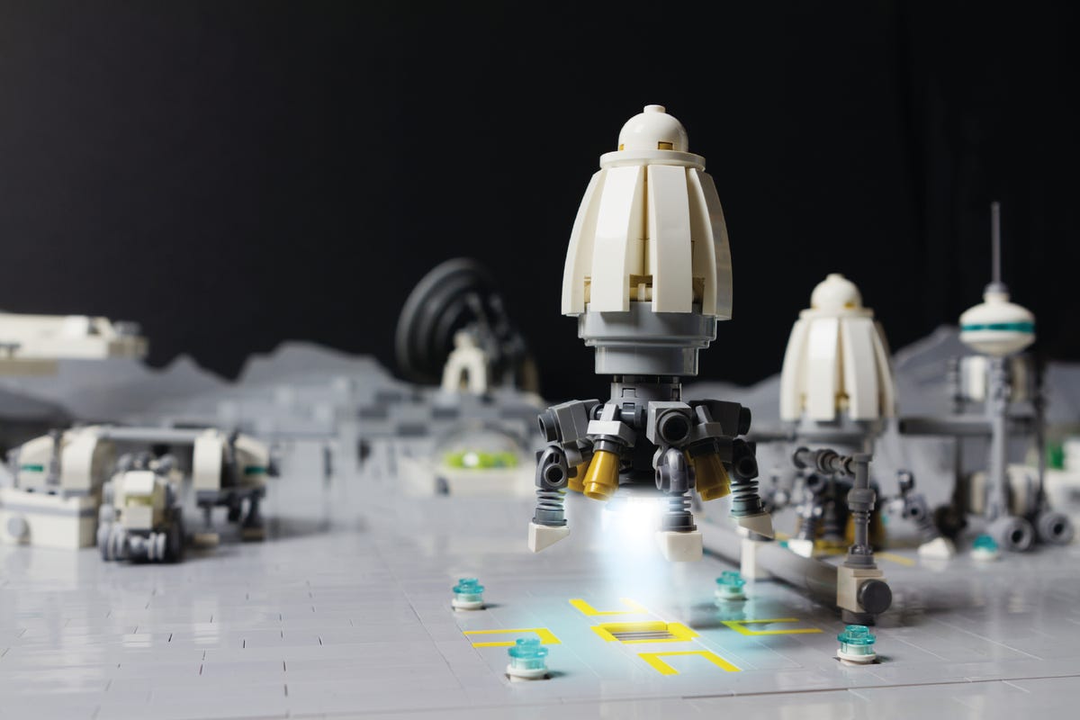 LEGOspace_moonbase.png