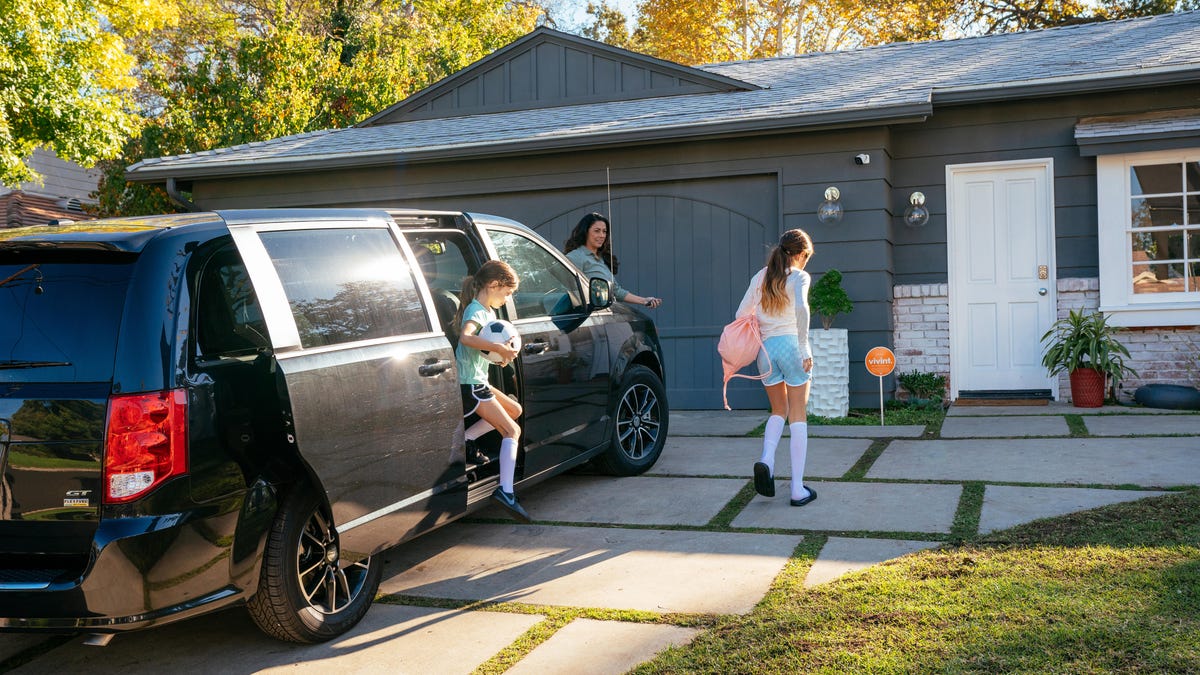 a-vivint-protected-family-home-and-car