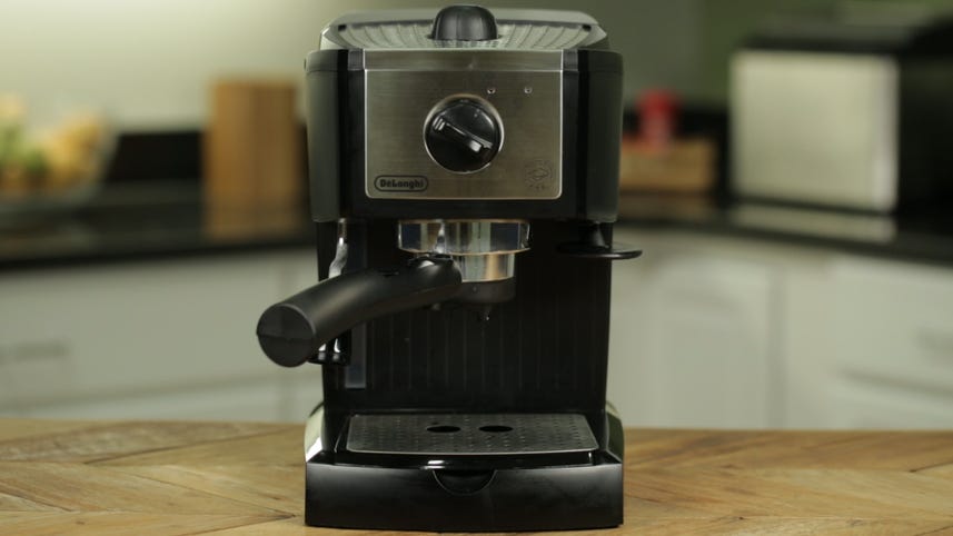 A pint-sized espresso maker that tries hard to satisfy at home