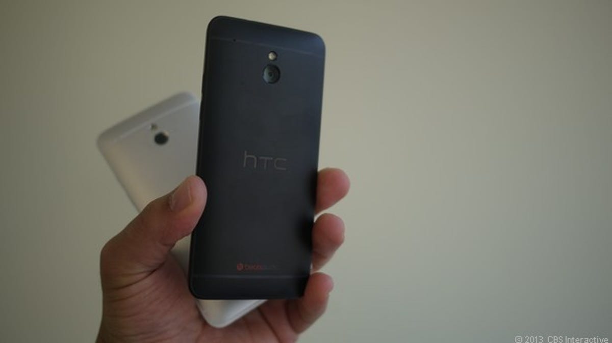 HTC_One_mini_back_silver_with_black_(2).jpg