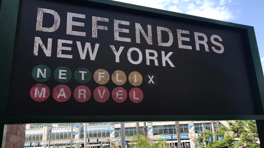 netflix-experience-defenders-sign-3