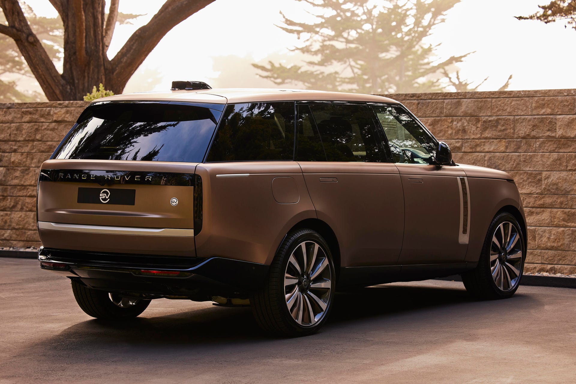2022 Range Rover SV Carmel Edition Is an Ultra-Exclusive SUV With a  Stratospheric Price - CNET